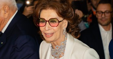 "Плана Б у меня нет": 90-летняя Софи Лорен надеется, что никогда не выйдет на пенсию (фото)