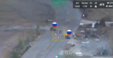 Мехвод вражеского БТРа устроил ДТП на поле боя и лишил россиян 3 единиц техники (видео)