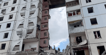 В Бєлгороді зруйнувався цілий підʼїзд житлового будинку: що відомо (відео)