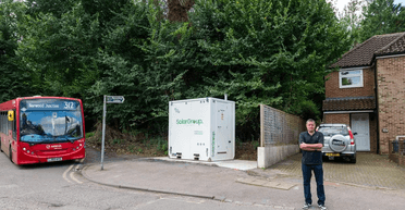 "Просто ганебно": чоловік розлючений через туалет, який встановили біля його будинку (фото)