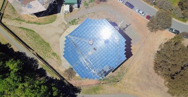 Замена солнечным батареям: как работает необычный солнечный концентратор 500 кв. м