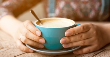 Учені з'ясували, чому корисно пити каву з молоком