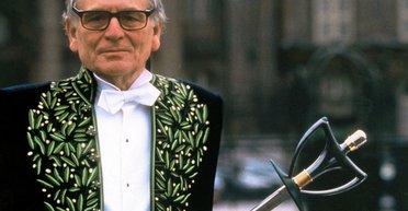 Ушла легенда. Чем прославился французский модельер Пьер Карден