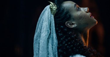 Элегантные вампиры в погоне за вечностью. Стоит ли смотреть фильм "Приглашение"