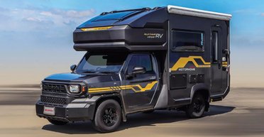 Самый дешевый пикап Toyota превратили в доступный просторный автодом (видео)