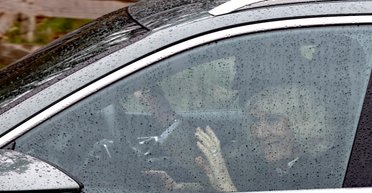 Король Чарльз ІІІ відвідав церкву в 98-й день народження королеви Єлизавети ІІ (фото)