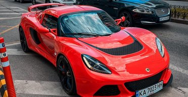 В Україні помітили рідкісний британський спорткар з двигуном Toyota (фото)