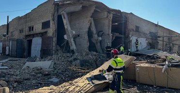 В Киеве произошел взрыв на АТП: есть погибшие, под завалами могут быть люди (фото, видео)