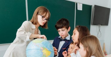 У Києві дітей не пустили до школи через "дрескод": як відреагувала міська влада (відео)