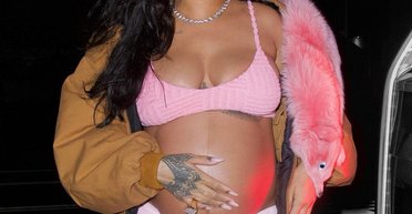 Беременная Рианна отправилась на ужин с годовалым сыном (фото)