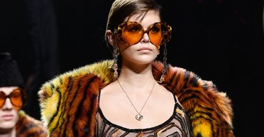 Округлая форма и квадратный оверсайз. Топ-7 трендов солнцезащитных очков 2020