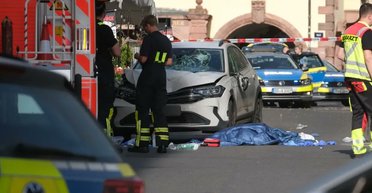 У центрі Лейпцига чоловік в'їхав у натовп на своєму авто: двоє пішоходів загинули
