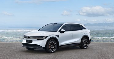 Запас хода 780 км и быстрая зарядка: Geely и Volvo показали дешевый электрокроссовер (фото)