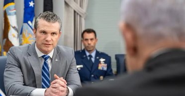 Гегсет буде "слухачем": чого очікувати від зустрічі "Рамштайн" із новим главою Пентагону