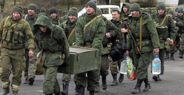 "Пытаются забросать пушечным мясом": военный рассказал о боях в Курской области