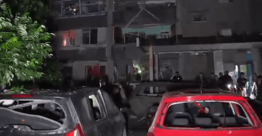 Повреждены дома и торговый центр: ВС РФ ударили КАБами по жилому району Сум (видео)