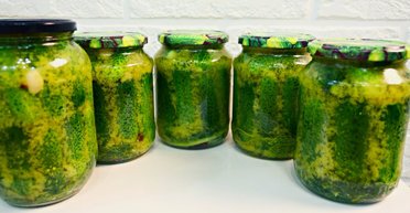 Заготовки на зиму: рецепт огірків у гірчичному соусі