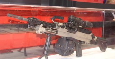 Heckler & Koch представила ручний кулемет HK 421 під потужний патрон (фото)