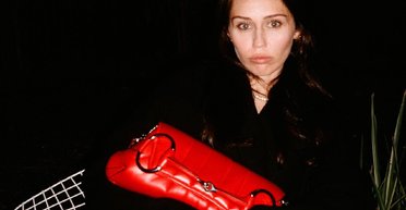 Майли Сайрус кардинально сменила цвет волос