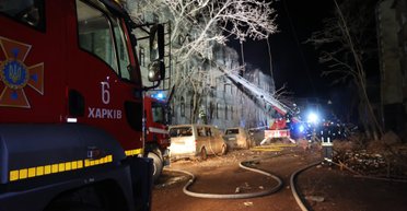 Удар ЗС РФ по Харкову: у місті сталася пожежа, евакуювали 30 осіб, — ДСНС (фото)