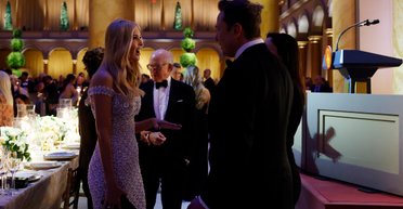 Иванка Трамп появилась в платье Oscar de la Renta: в соцсетях призывают бойкотировать бренд