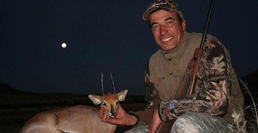 Охотники за голосами. О чем говорят фотографии политиков на фоне убитых животных