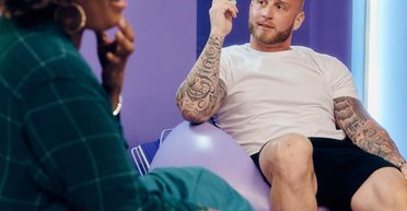 34-річний син Тома Генкса підігрів чутки про роман із 46-річною співачкою (відео)