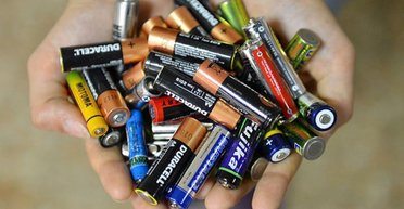 Одним взмахом руки: простые способы, чтобы отличить заряженную батарейку от разряженной