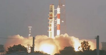 Індійська ракета вибухнула невдовзі після запуску в космос: втрачено цінний вантаж (відео)