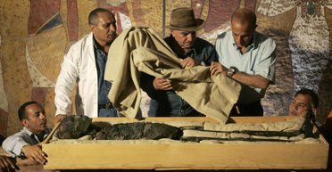 Египтологи выяснили, что при захоронении с телом Тутанхамона обращались крайне небрежно