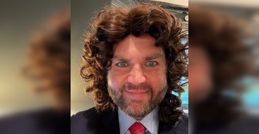 Вэнс перевоплотился на Хэллоуин в мем, возникший после его спора с Зеленским (видео)