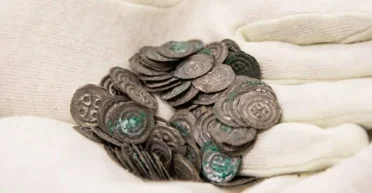 Сокровище серебряных монет XII века обнаружили в Швеции: его нашли в древних захоронениях