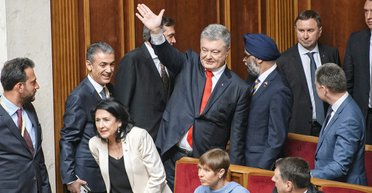 Пост сдал. Кому и зачем раздавал медали и звания Порошенко в последний месяц президентства