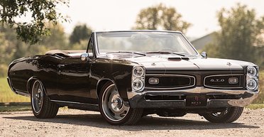 Классика на новый лад: культовый спорткар 60-х скрестили с электромобилем Tesla (фото)