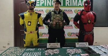 Под прикрытием Хэллоуина: полиция в костюмах Росомахи и Дэдпула задержала преступников (видео)