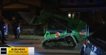 Как в GTA: вооруженный 10-летний ребенок угнал погрузчик и протаранил автомобили (видео)