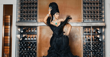 "Троянда з бетону": Карді Бі в китайській сукні зайняла весь вестибюль Met Gala 2024 (фото)