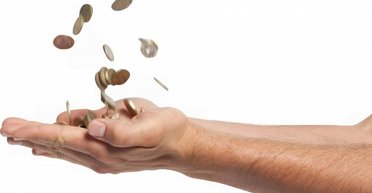 Быстрая копейка. Зачем Кабмин монетизирует пенсионеров