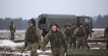 Путін тисне на Лукашенка, але той не хоче допомагати військом для атаки на північ України, — Шарп (відео)