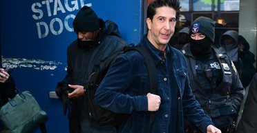 58-річну зірку "Друзів" помітили на побаченні з 29-річною студенткою (фото)