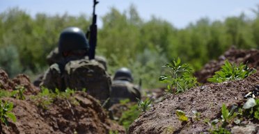 "Були чемними і захотіли здатися": двоє бійців ЗСУ набрали в полон 7 окупантів (відео)