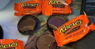 На жінку чекав дивний "сюрприз" у пачці з печивом: потім вона відкрила ще чотири (фото)