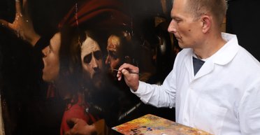 У Києві показали картину "Поцілунок Іуди", яку викрали 18 років тому в Одесі (фото)