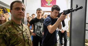 Рада підтримала законопроєкт про нацспротив: готувати хочуть чоловіків і жінок