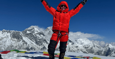 Молодая альпинистка едва не погибла на Эвересте и чудом выжила в "зоне смерти" (видео)