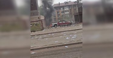 Центр Донецка атаковали дроны: летел "рой" БпЛА, есть попадания (видео)