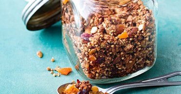 Безглютенова гранола з гречкою та фініками: простий домашній рецепт