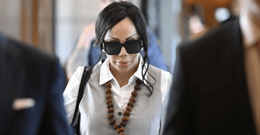 "Королева сміття": бізнесвумен судять за тонни незаконно скинутих відходів (фото)