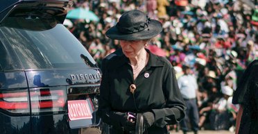 Принцесса Анна неожиданно появилась на похоронах президента Намибии