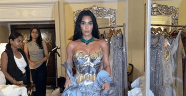 Пікантні сукні та дорогі кольє: Кім Кардаш'ян поділилася новими знімками з весілля Амбані